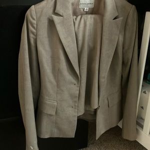 Banana republic suit jacket size 0 and skirt size 6